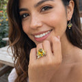 Anillo de ámbar azul