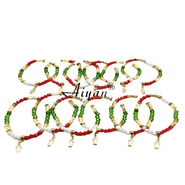 Pulsera elástica con dijes tricolores mexicanos