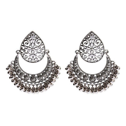 Pendientes Jhumka con borlas doradas