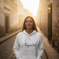 A woman wearing a white hoodie with the text 'Nayarit' printed on the front.