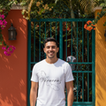 A person wearing a white short-sleeved T-shirt with the text 'Veracruz' printed on the front.