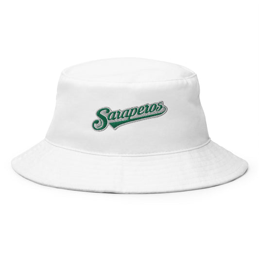 White cotton twill bucket hat with the text 'Saraperos' written in a curved script on the front.