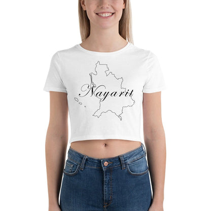 A woman wearing a white crop t-shirt with the text 'Nayarit' printed on the front, paired with blue jeans.