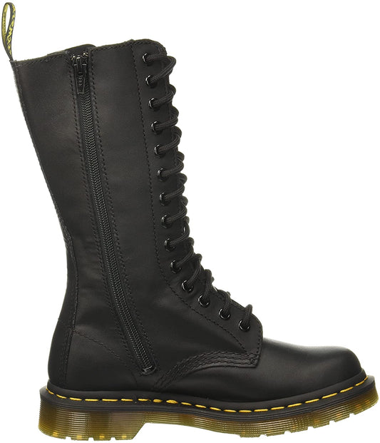 Bota informal de 14 ojales Vonda para mujer de Dr. Martens, color negro